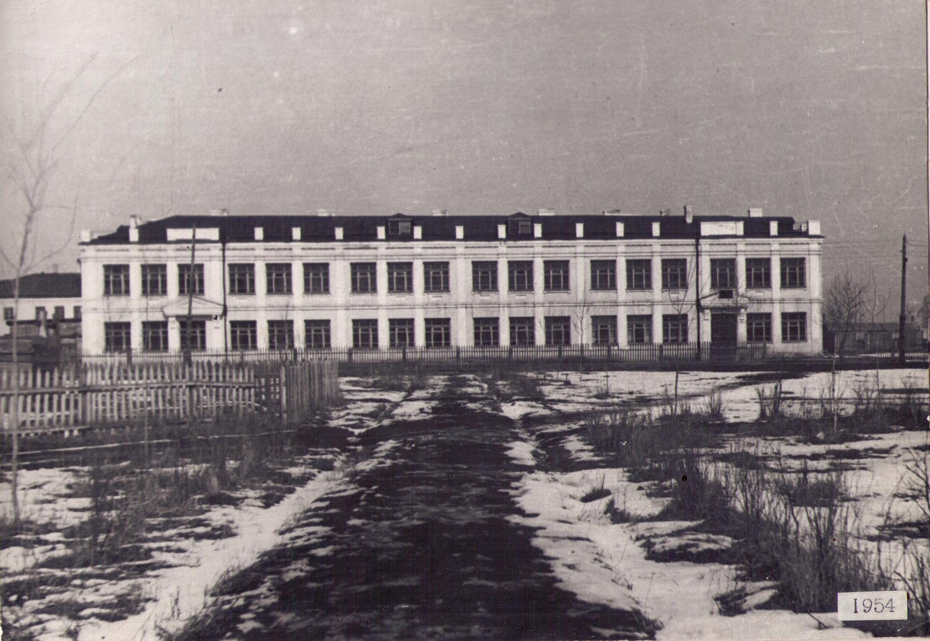 Фотография школы.